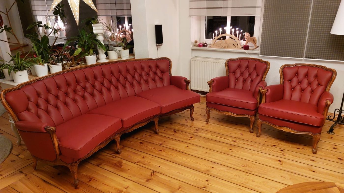 Klassisch aufgearbeitetes Polstermöbel aus unserer Werkstatt