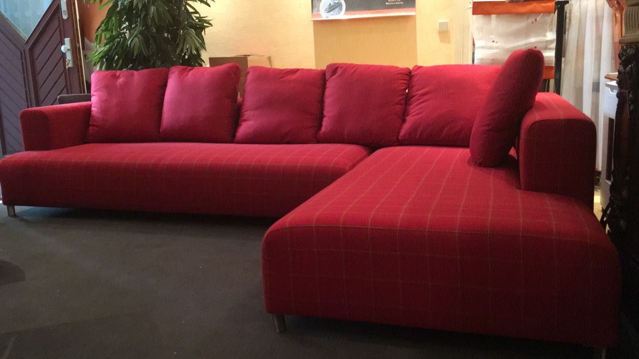 Modern aufgearbeitetes Polstermöbel aus unserer Werkstatt